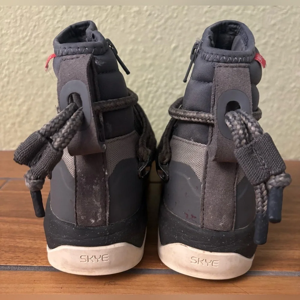 SKYE The Stnley Raincity / Grey Waterproof Vegan Sneaker Boot Size: 8